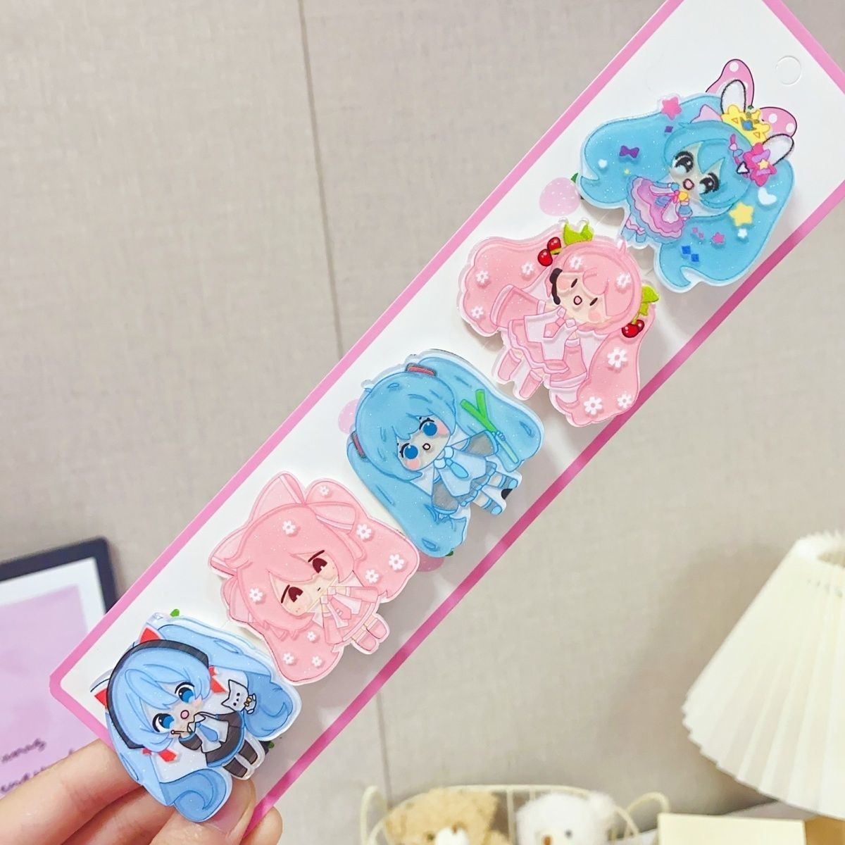 初音ミクの漫画風ヘアクリップ、サイドクリップ、かわいい爪型ク - Cosplay Floating Prop のレビューと価格