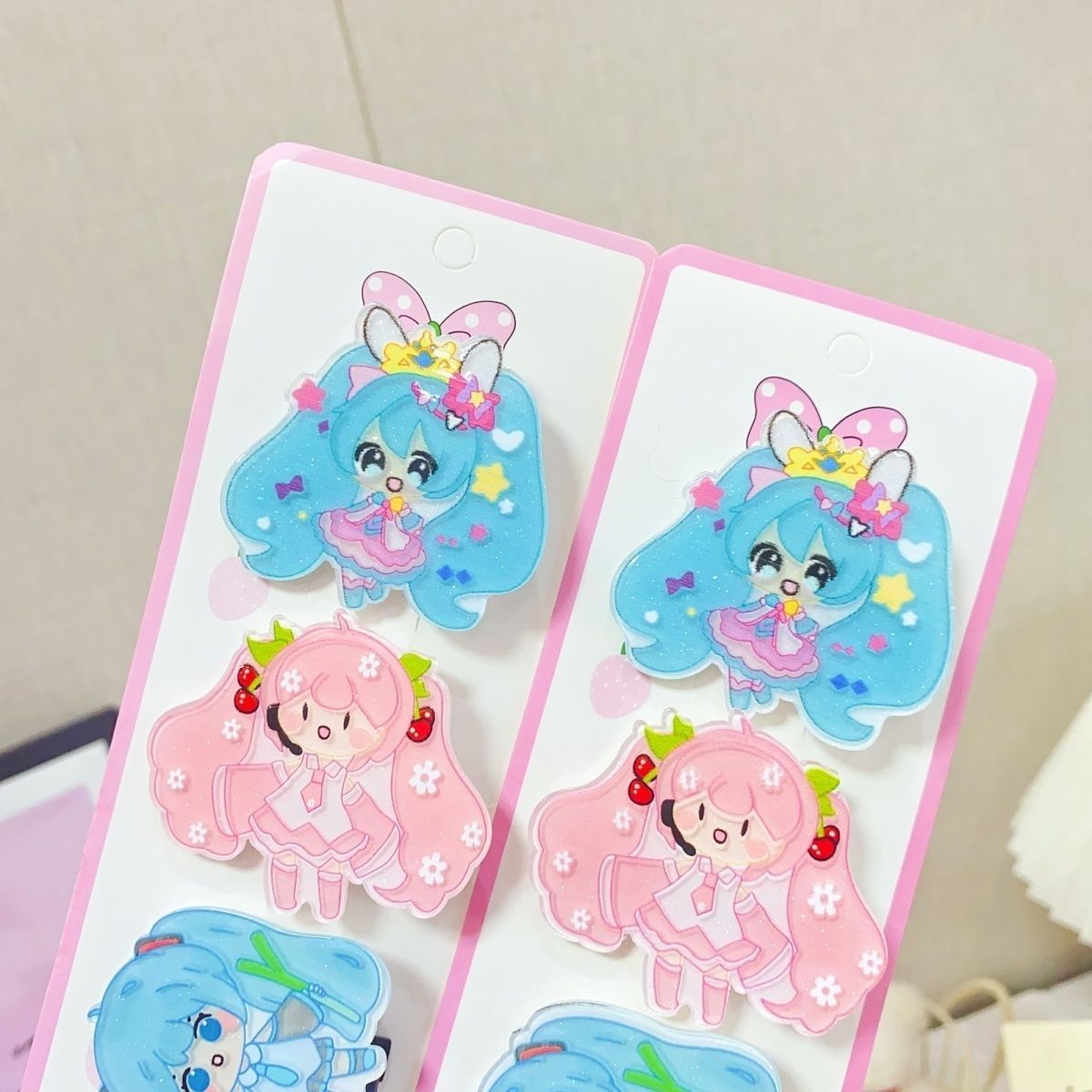 初音ミクの漫画風ヘアクリップ、サイドクリップ、かわいい爪型ク - Cosplay Floating Prop のレビューと価格